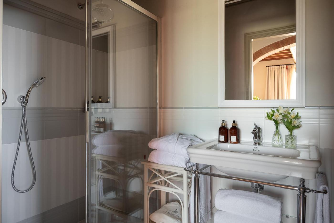Torre A Cona Wine Estate Hotel San Donato in Collina Ngoại thất bức ảnh